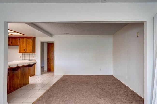 Building Photo - 2768 Saratoga Ave