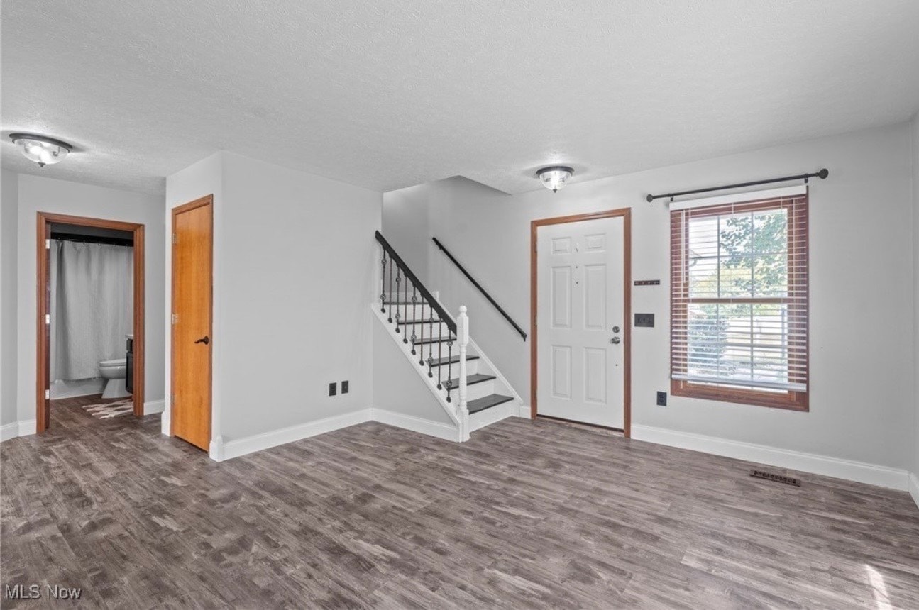 Building Photo - 430 Charleton Dr