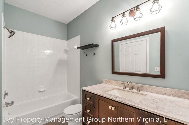 Building Photo - 1705 Lake Shore Crest Dr