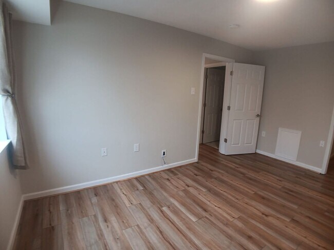 Building Photo - Blacksburg, 2 BR / 1 BA Available August 7th, 2026.