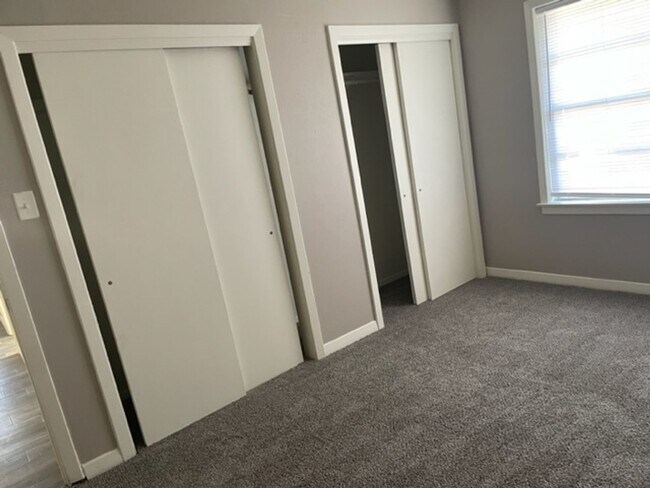 Building Photo - April Move In