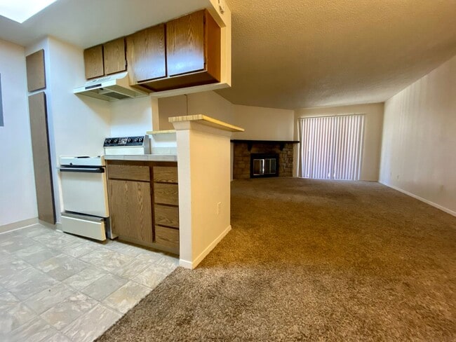 Building Photo - 1 Bed 1 Bath Aurora Condo Located Near Che...