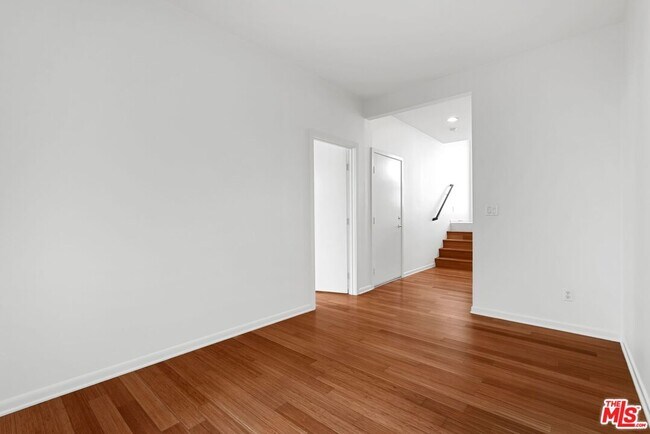 Building Photo - 6531 S Seabluff Dr