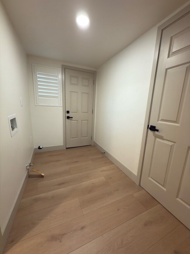 Building Photo - 114 S Emerald Pl