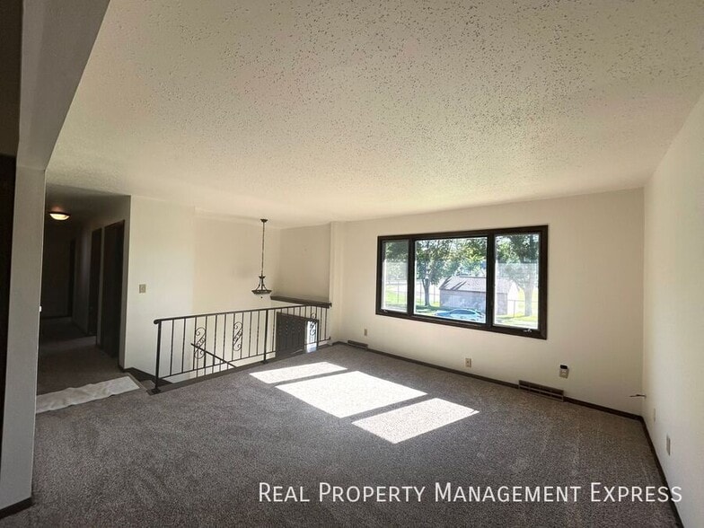 Building Photo - 3 Bedroom Home 1.5 Bath for Rent