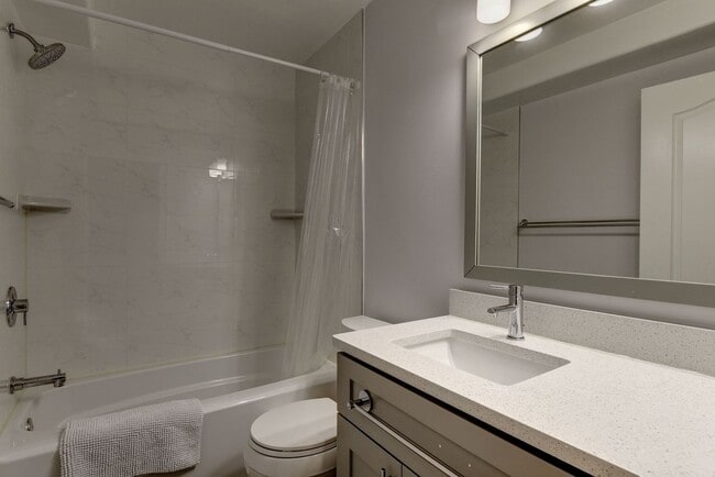 Building Photo - Historic Victorian Charm Meets Modern City Living — 1 BR + Den / 2 BA in Columbia Heights