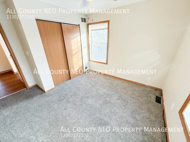 Building Photo - 2637 E 110th St