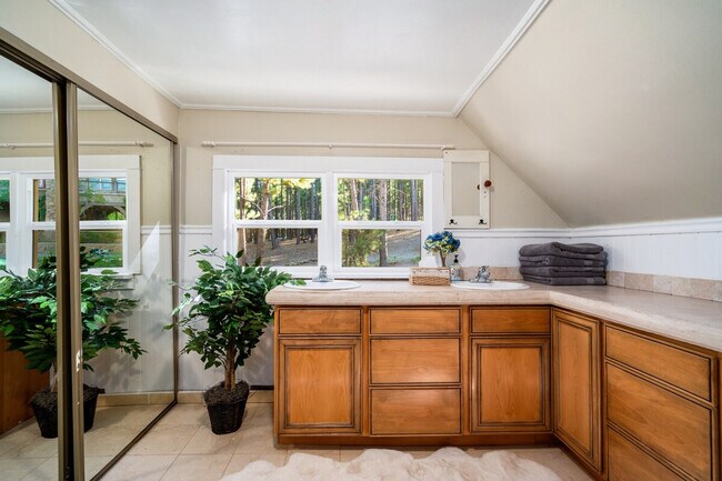 Building Photo - 4955 Hidden Hollow Rd