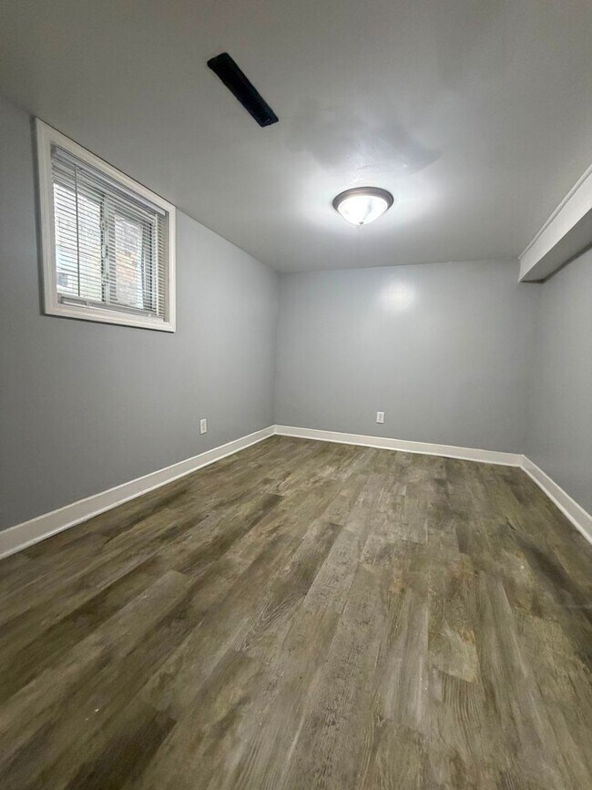 Building Photo - 4828 Melville Ave