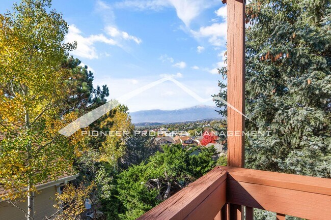 Building Photo - Beautiful 4 bedroom home with Stunning Col...