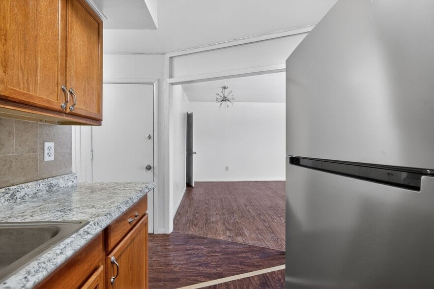 Building Photo - 1102 E 233rd St