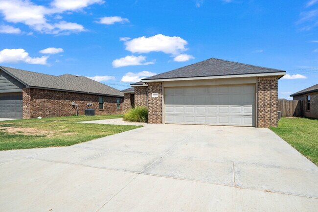 Building Photo - Beautiful 4/2/2 in Frenship ISD