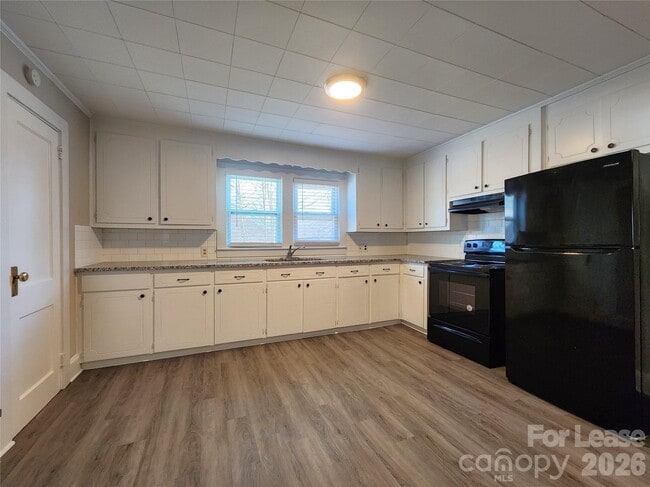 Building Photo - 29 Willowbrook Dr NW