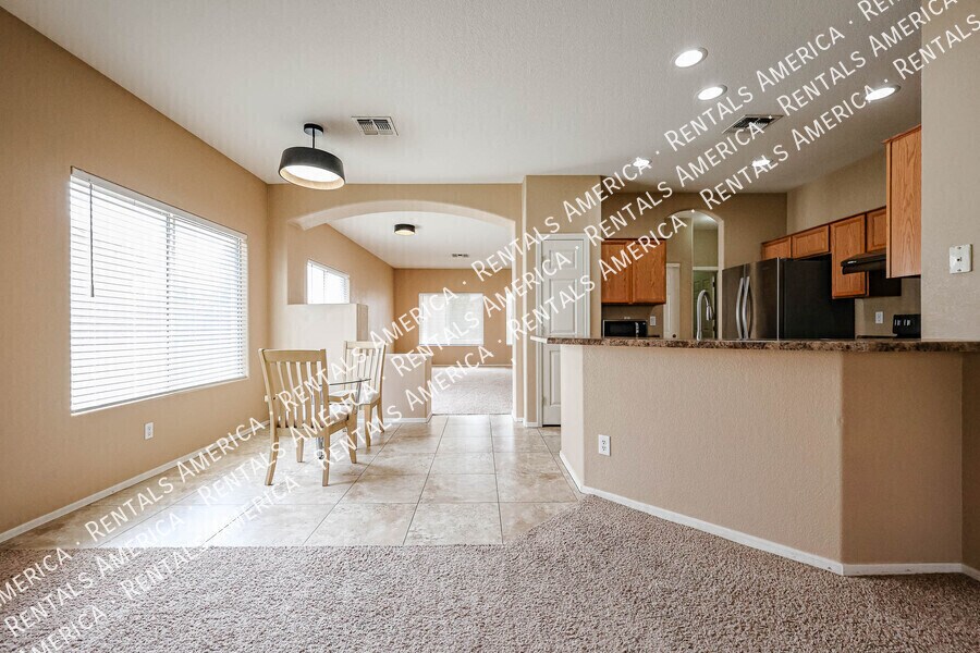 Building Photo - 3752 E Woodside Way