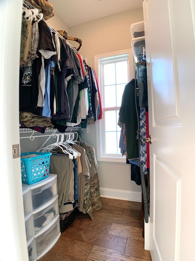 Building Photo - 585 Dexter Dr