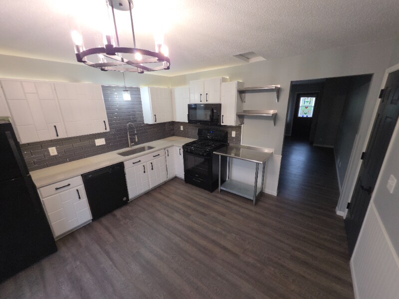 Building Photo - 5336 Russell Ave N