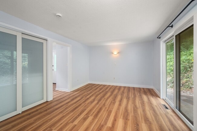 Building Photo - 24 Speen St