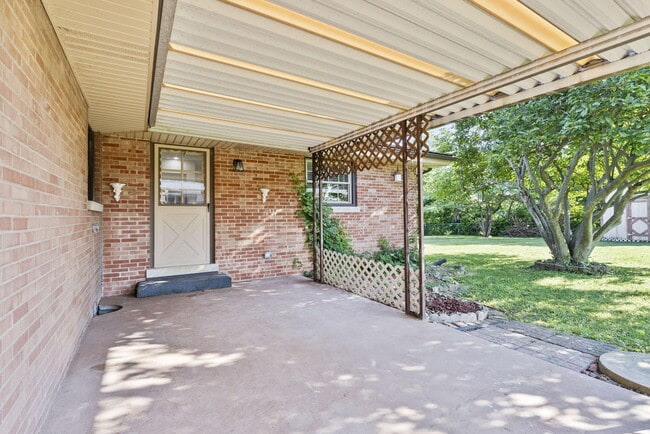 Building Photo - 521 Bryanwood Pkwy