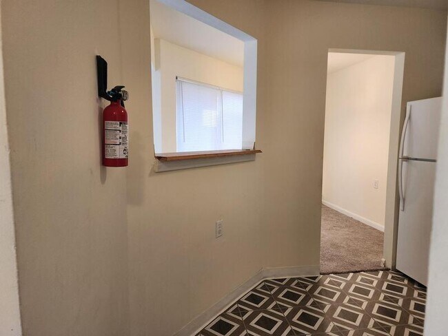 Building Photo - 27 Forbus St