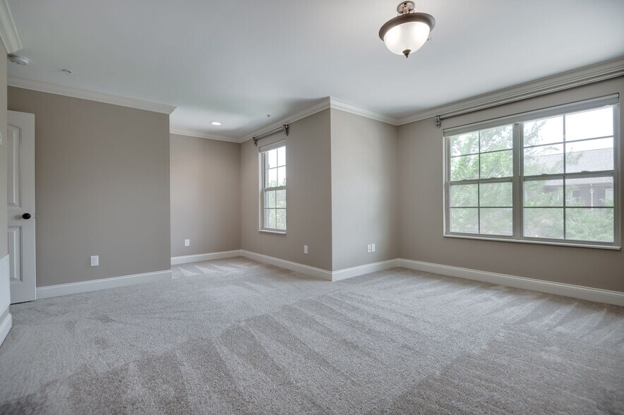 Building Photo - 104 Ambassador Private Cir