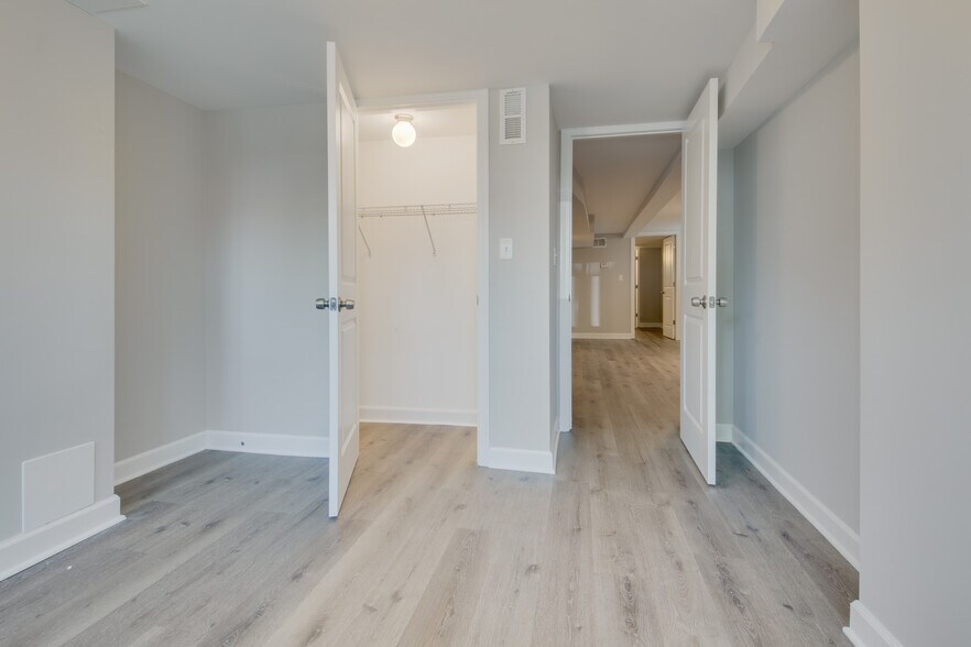 Building Photo - 1043 N Christiana Ave