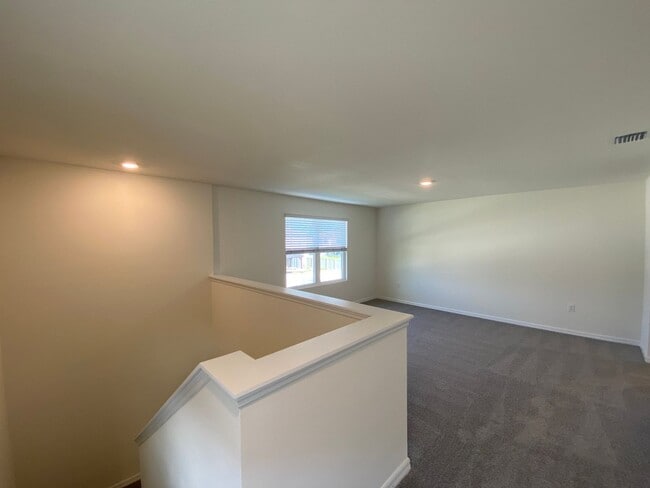 Building Photo - Avalon Woods 4/3/2 ***WON'T LAST***