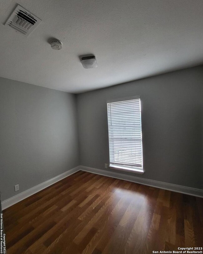 Building Photo - 656 Fern Meadow Dr