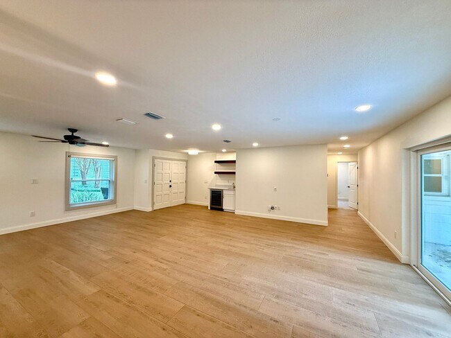 Building Photo - GORGEOUS, COMPLETELY REDONE 3/2 MAITLAND H...