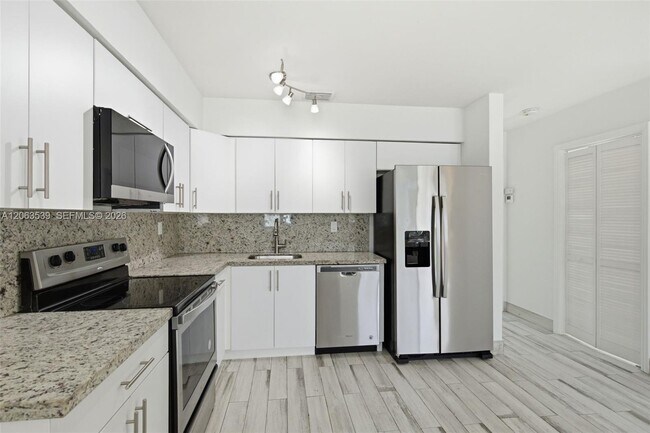 Building Photo - 2627 SW 29th Ave