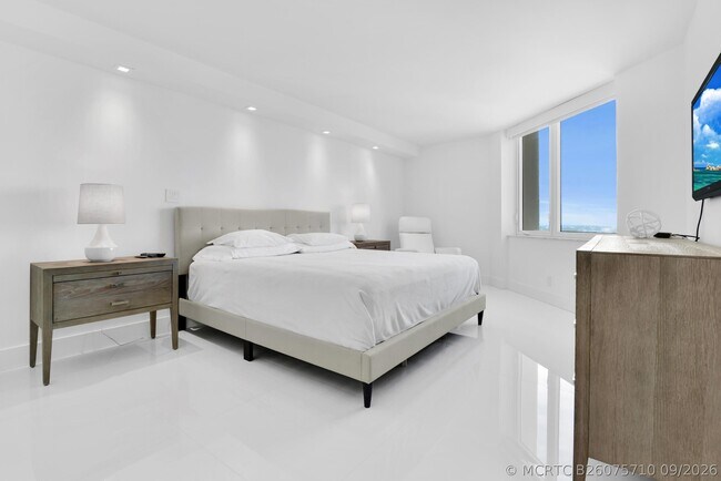 Building Photo - 550 S Ocean Blvd