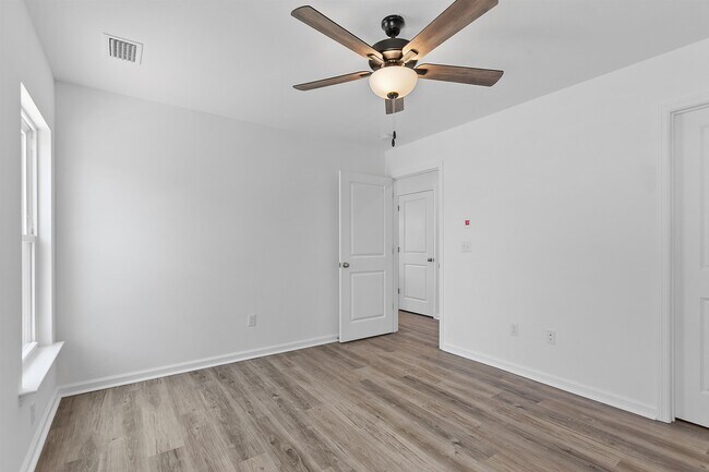 Building Photo - 1363 Landon Hills Dr