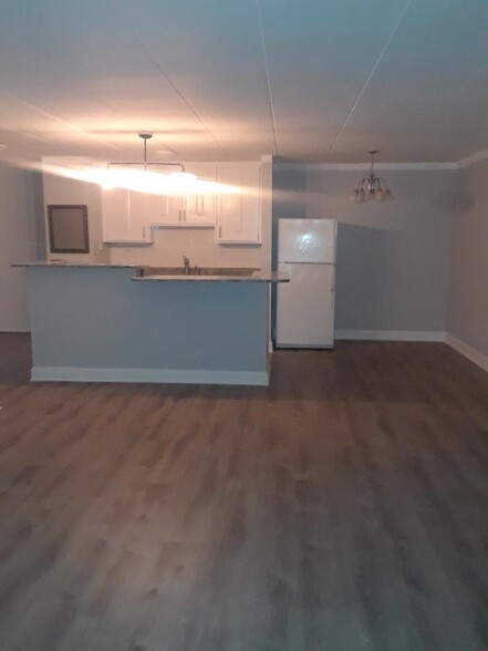 kitchen - 16 E Old Willow Rd