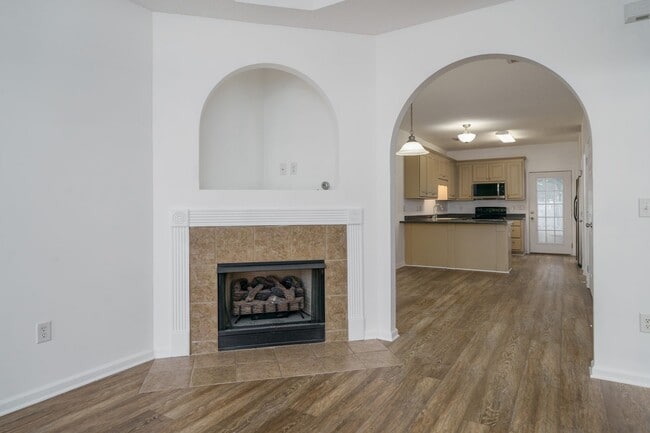 Building Photo - Charming and Newly Renovated 3 Bedroom 2 Bath Home Available Now!