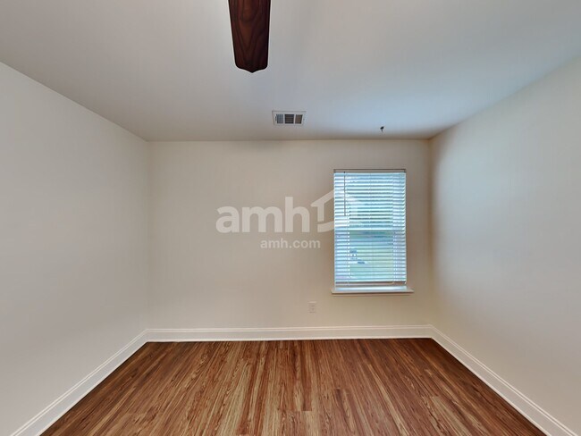 Building Photo - 203 McBee Pl
