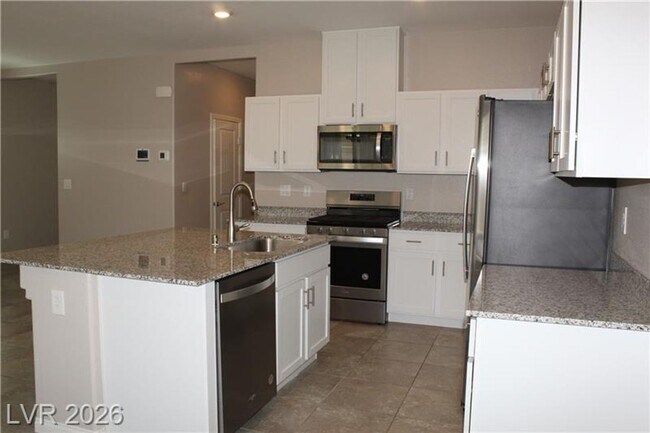 Building Photo - AMAZING 4 BEDROOM IN THE HEART OF ALIANTE