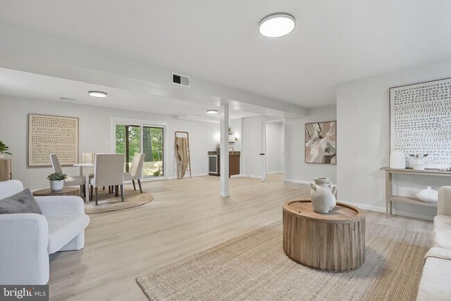 Building Photo - 4512 Sleaford Rd