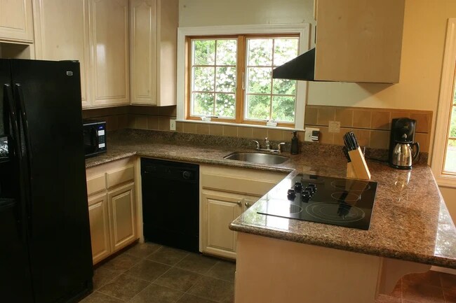 Building Photo - 7409 Fallenleaf Ln