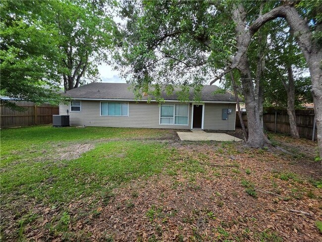 Building Photo - 111 Heather Dr