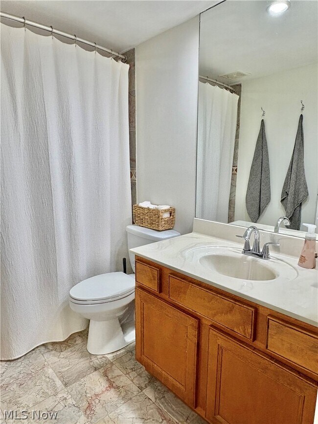 Building Photo - 6910 Carriage Hill Dr