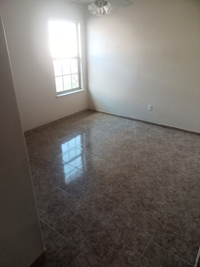 Building Photo - 2007 89th St