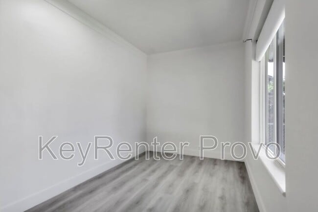 Building Photo - 494 N Emery Ave