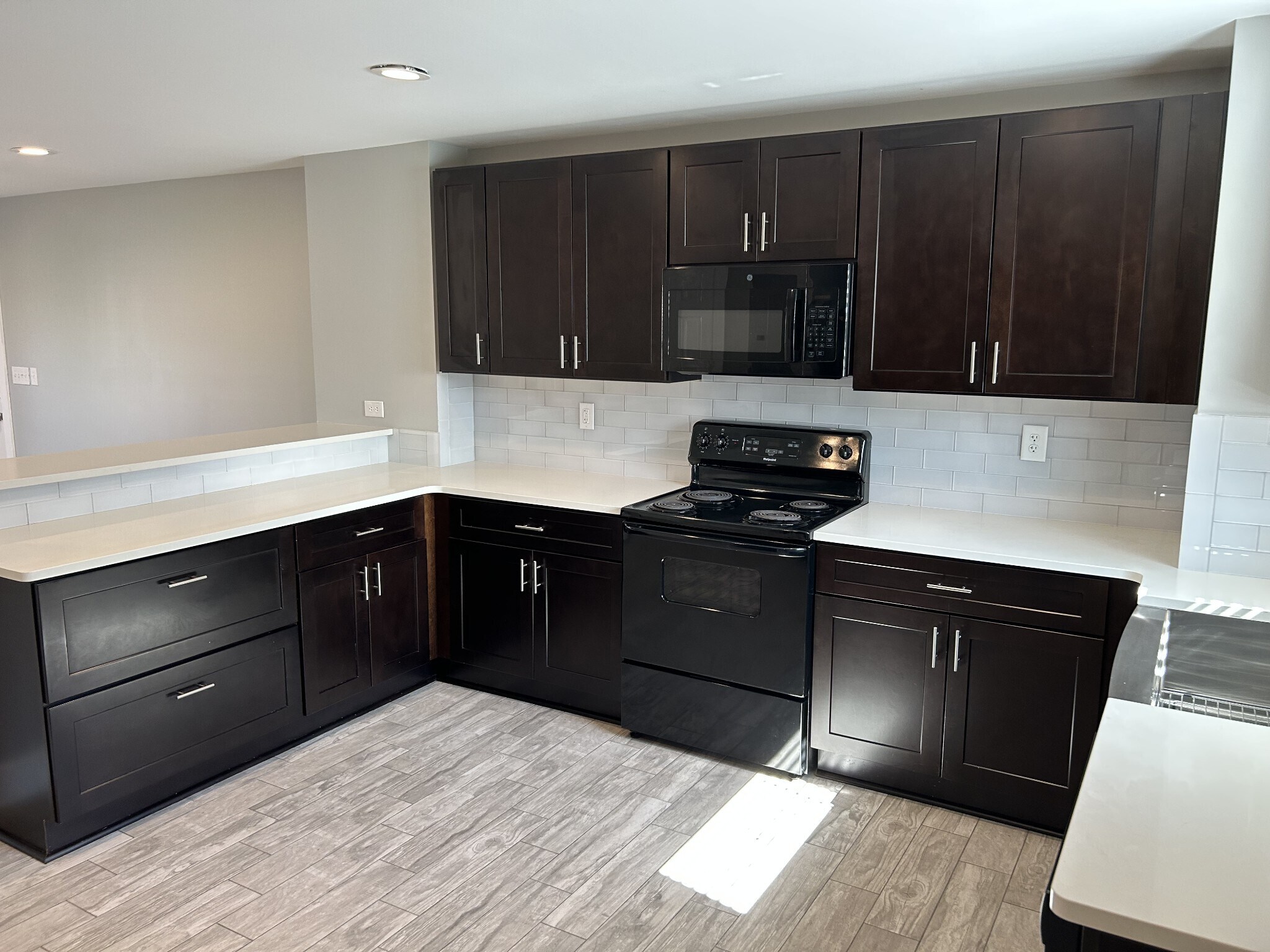 Building Photo - 2611 Lakevilla Dr