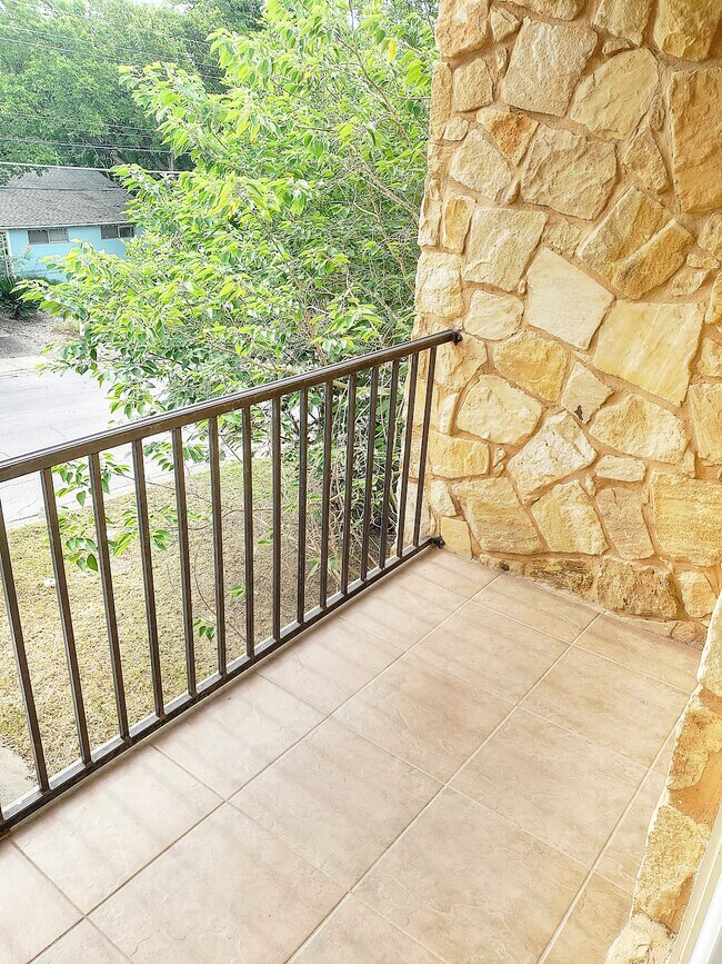 Building Photo - 1710 Ulit Ave