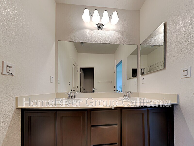 Building Photo - 843 Blossom Rock Ln