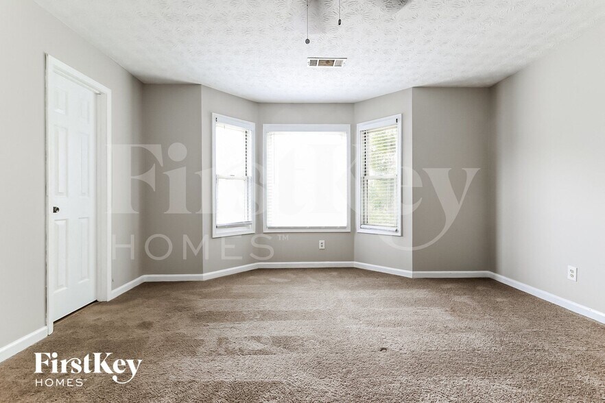 Building Photo - 2988 Winding Way SW