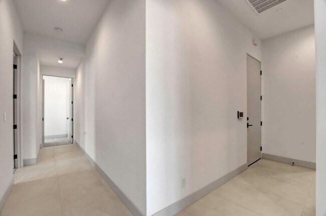 Building Photo - MacDonald Highlands Beauty With Awesome Views