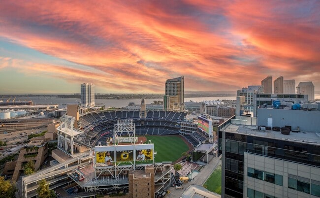 Building Photo - S/W Facing Icon Penthouse with Spectular Ballpark, Bay, and Ocean Views