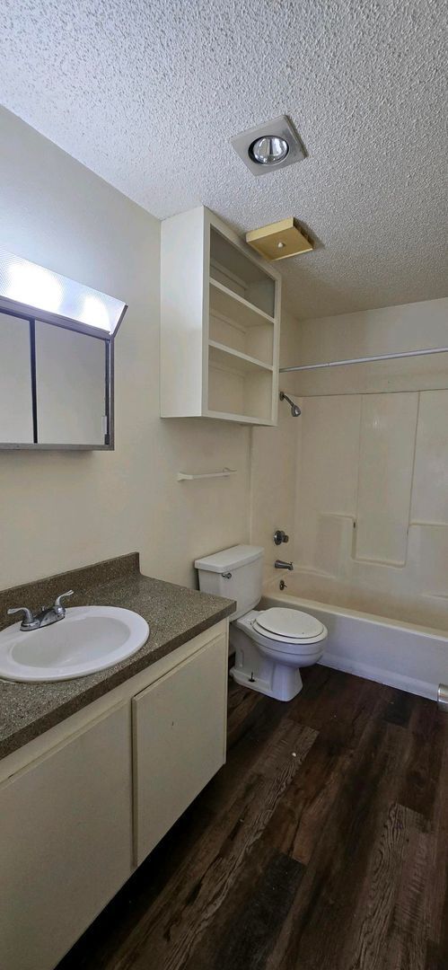 Building Photo - Tour Today! 2/1.5 Townhome in Longview