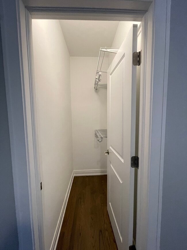 Building Photo - 2036 W 18th St