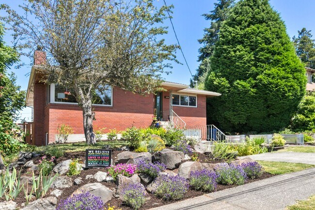 Building Photo - 4bd/2.75ba Seattle House